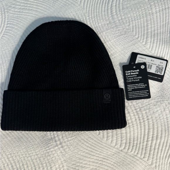 Lululemon Black Cold Pursuit
Knit Beanie
Cold blustery day❄️❄️ - Picture 4 of 8